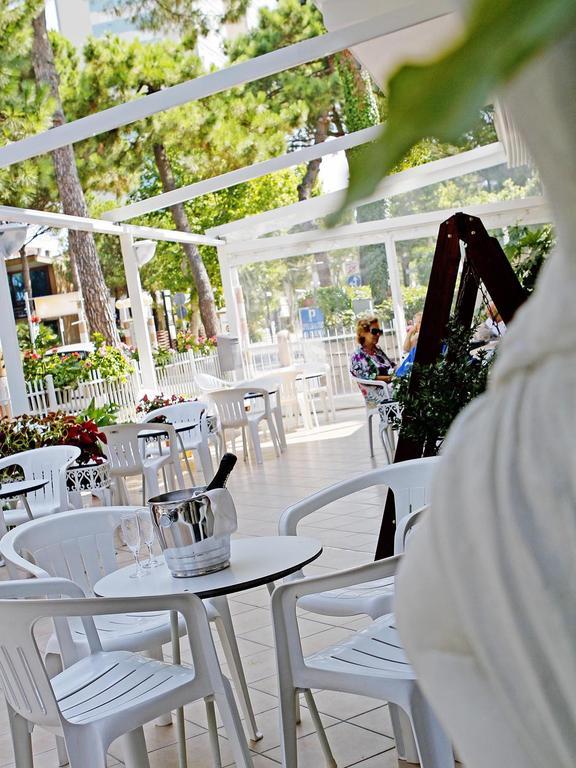 Hotel Meris Milano Marittima Exterior foto